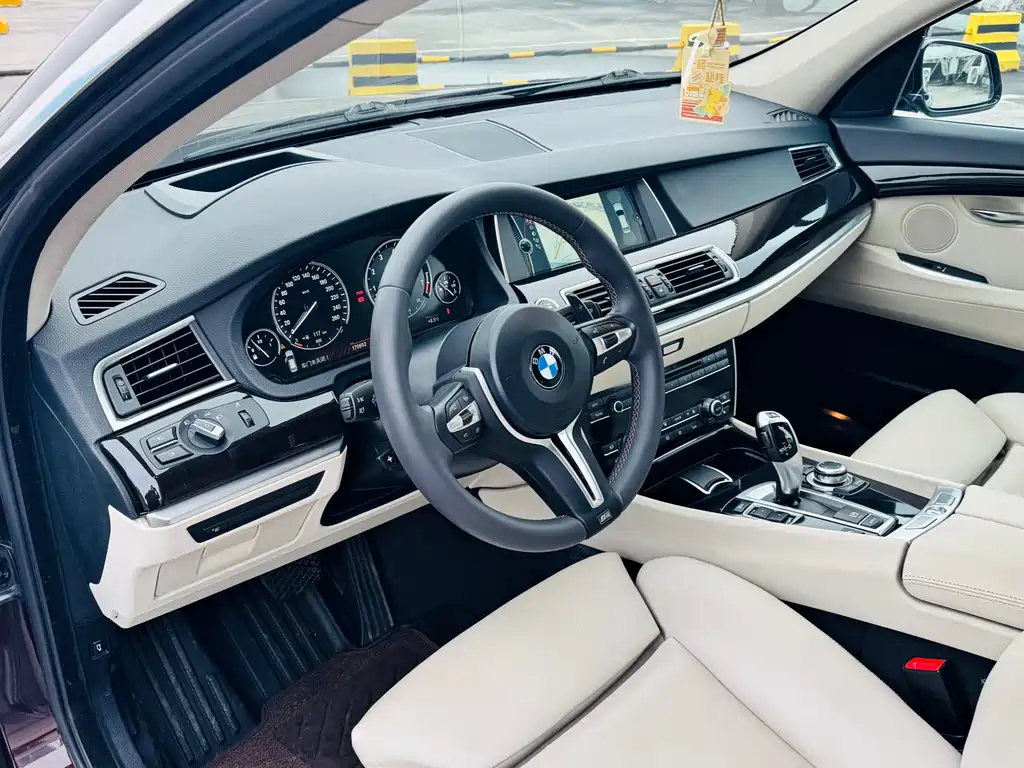 BMW 5 Series GT 2011 — фото 10