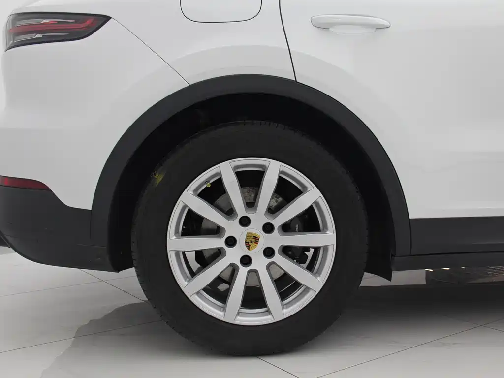 Porsche Cayenne 2018 — фото 15