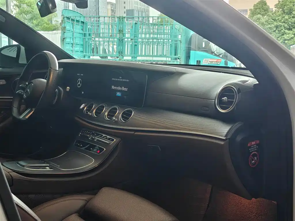 Mercedes-Benz E-Class 2022 — фото 11