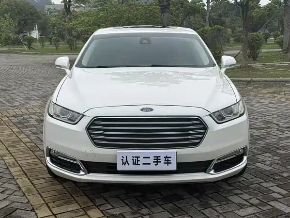 Ford Taurus 2015