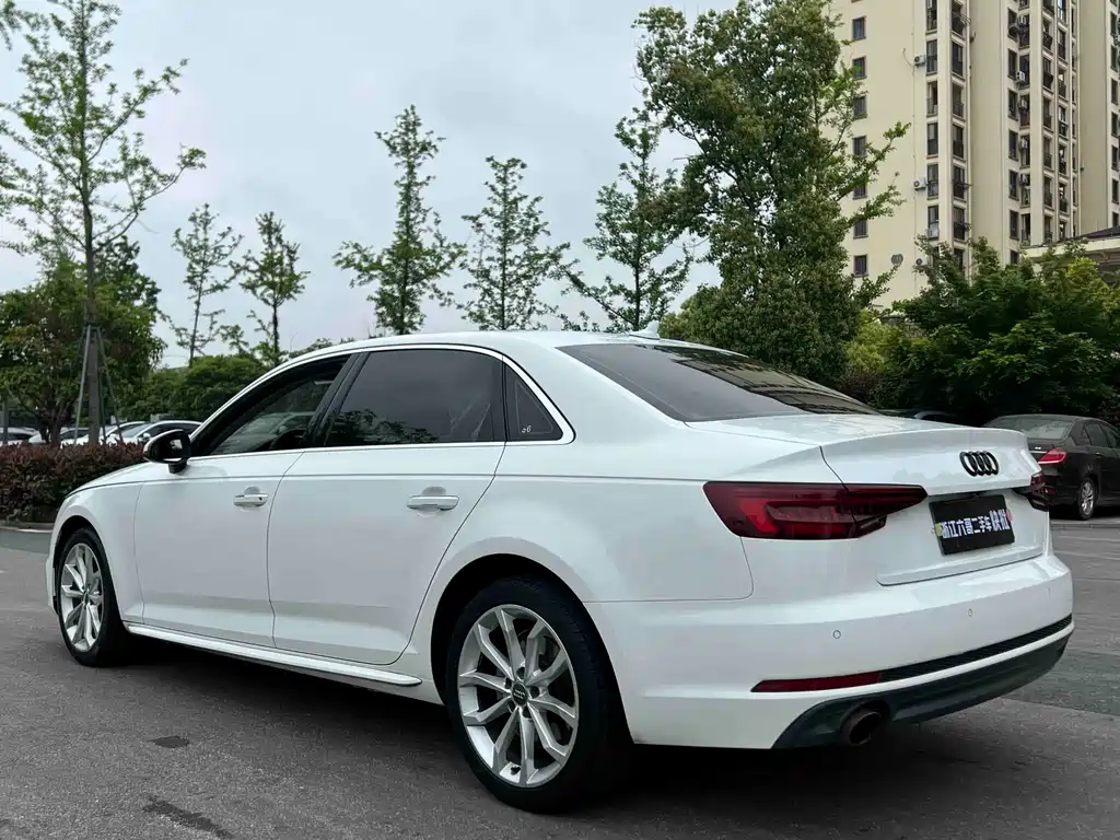 Audi A4L 2018 — фото 13