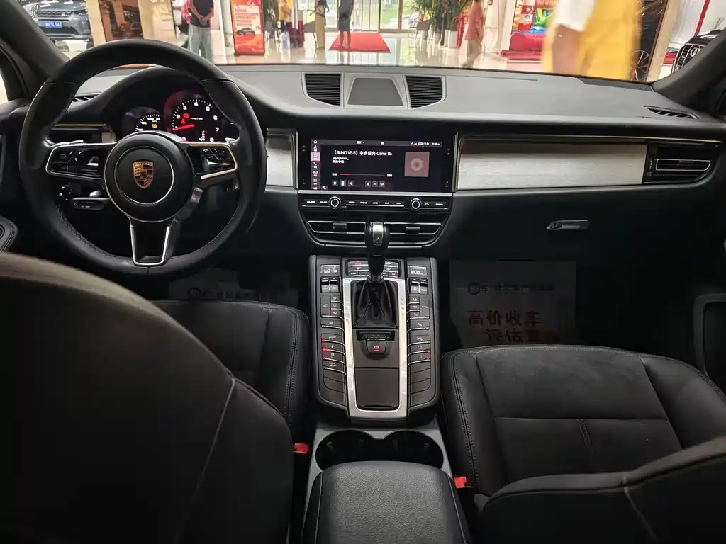 Porsche Macan 2019 — фото 10