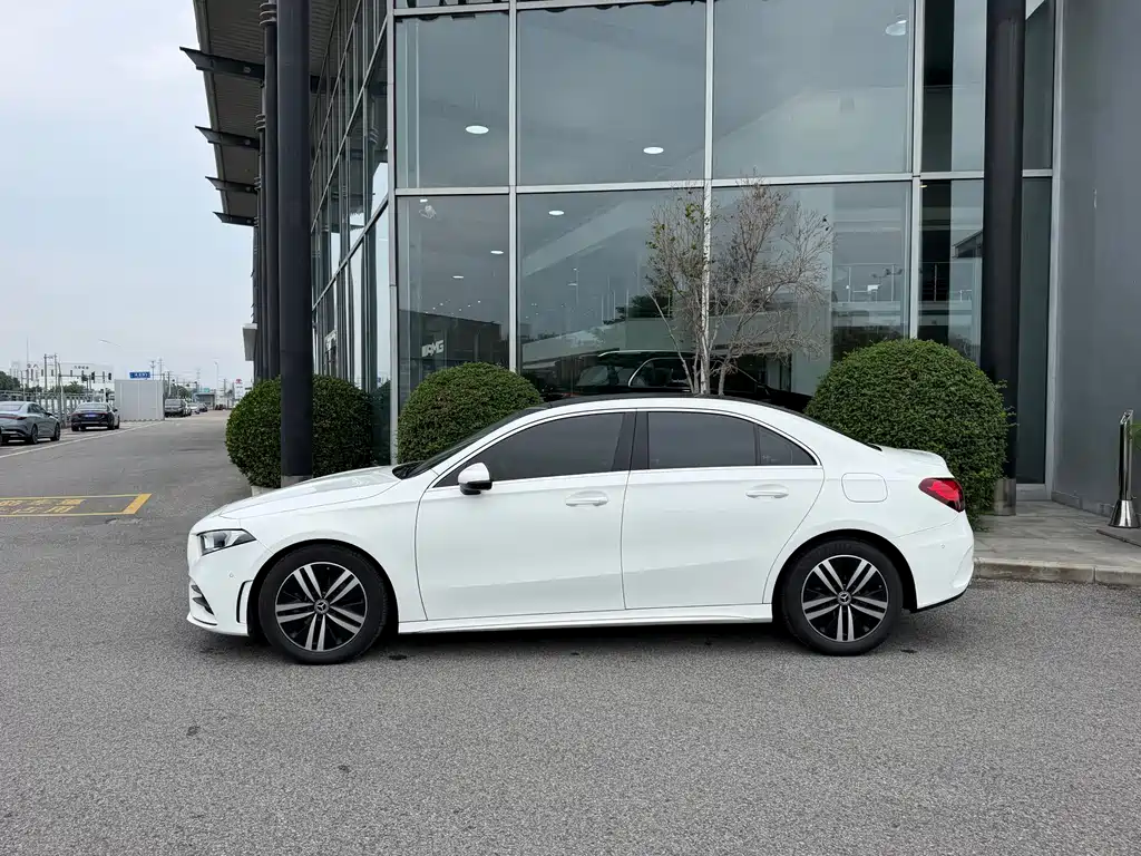 Mercedes-Benz A-Class 2019 — фото 8