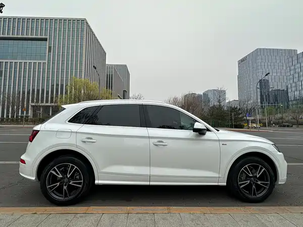 Audi Q5L 2020
