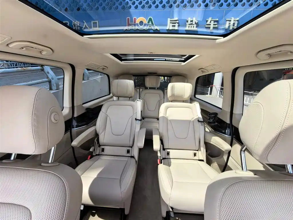 Mercedes-Benz V-Class 2020 — фото 12