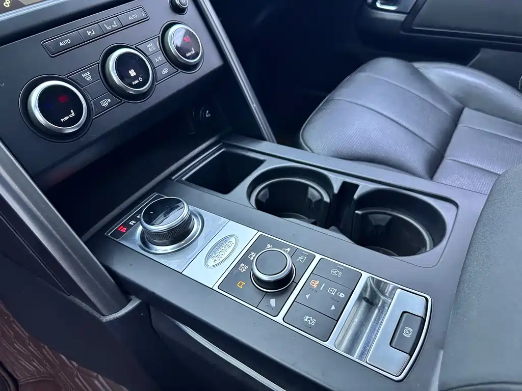Land Rover Discovery 2019 — фото 12