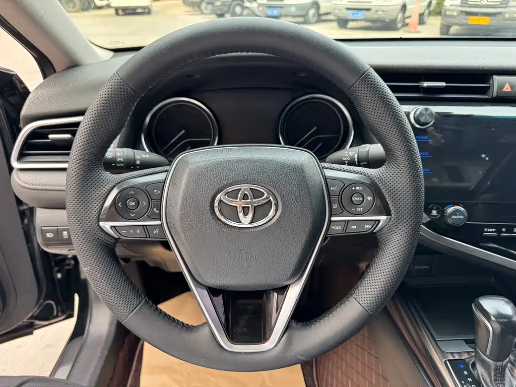 Toyota Camry 2019 — фото 10