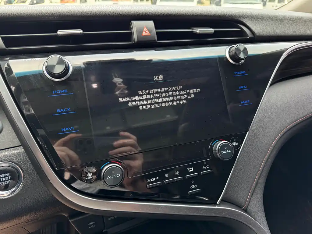 Toyota Camry 2019 — фото 11