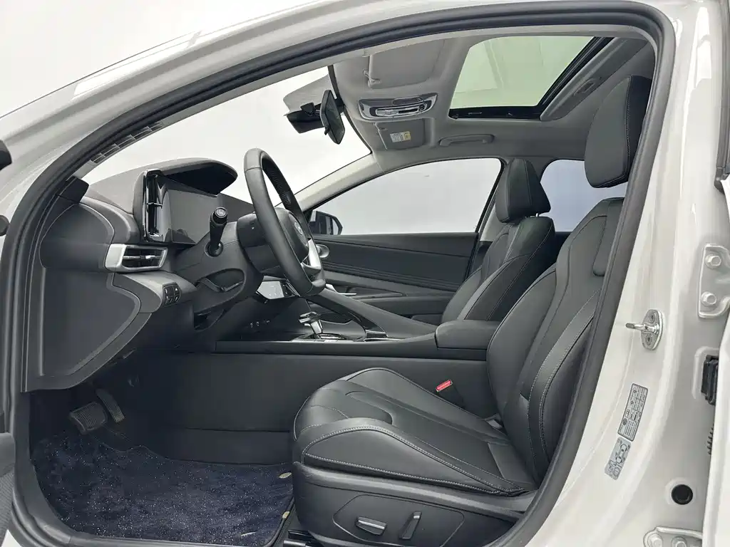 Hyundai Elantra 2023
