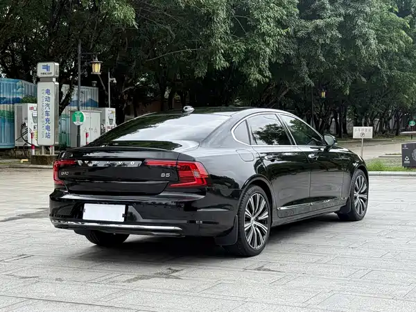 Volvo S90 2022