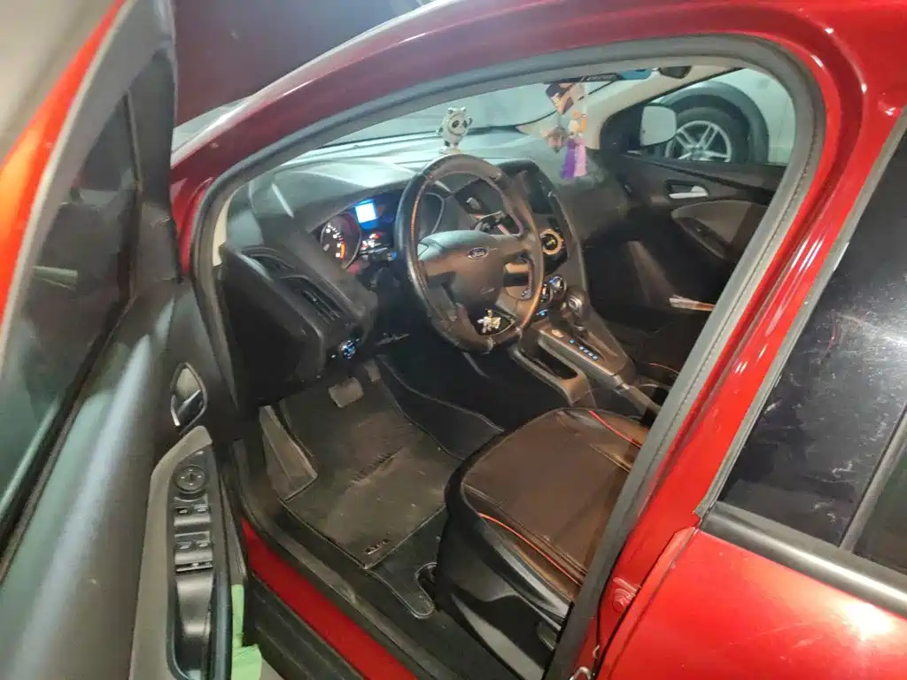 Ford Focus 2014 — фото 14