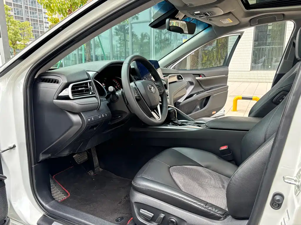Toyota Camry 2022 — фото 15
