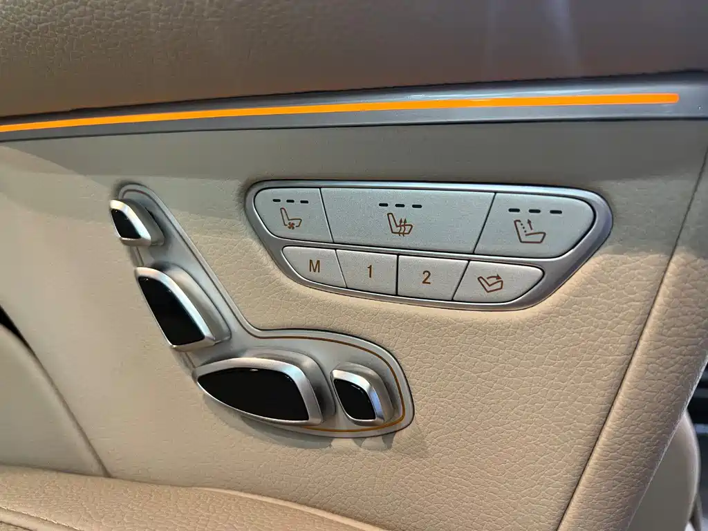 Mercedes-Benz V-Class 2023 — фото 16