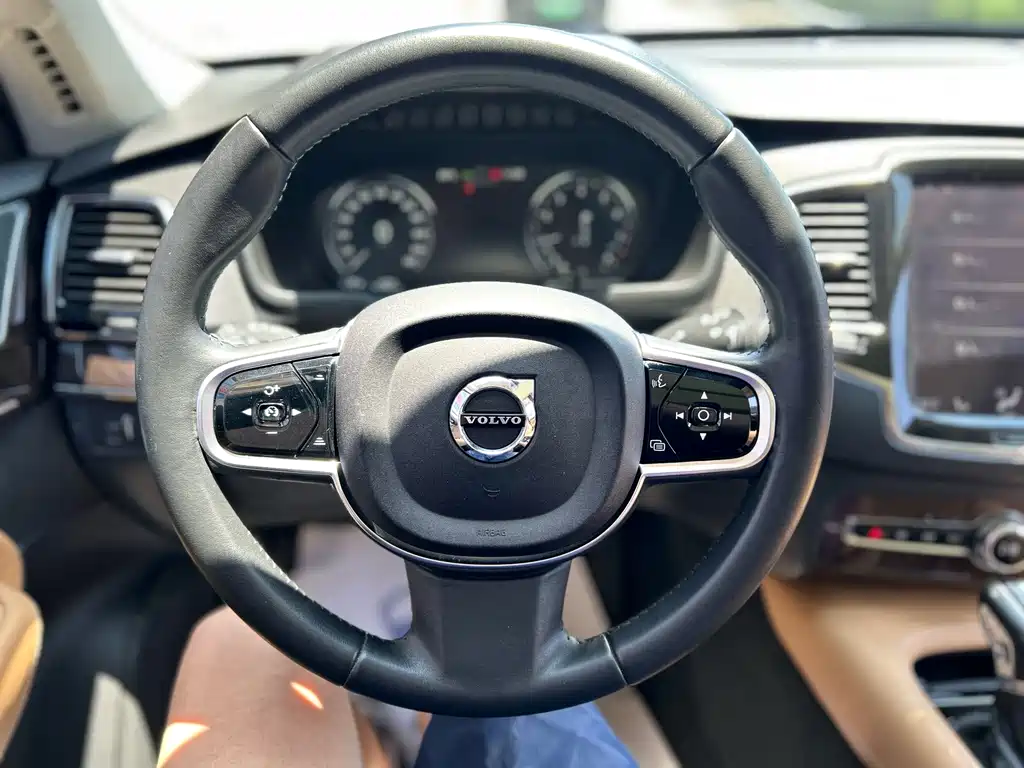 Volvo XC90 2016 — фото 11