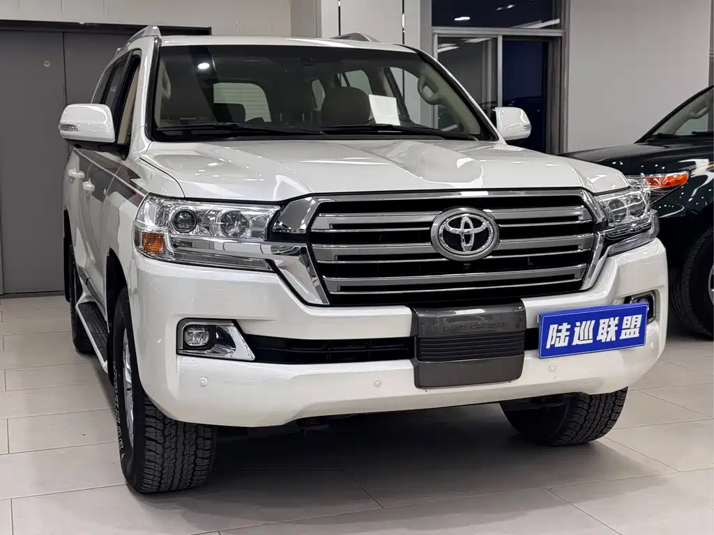 Toyota Land Cruiser 2017 — фото 3