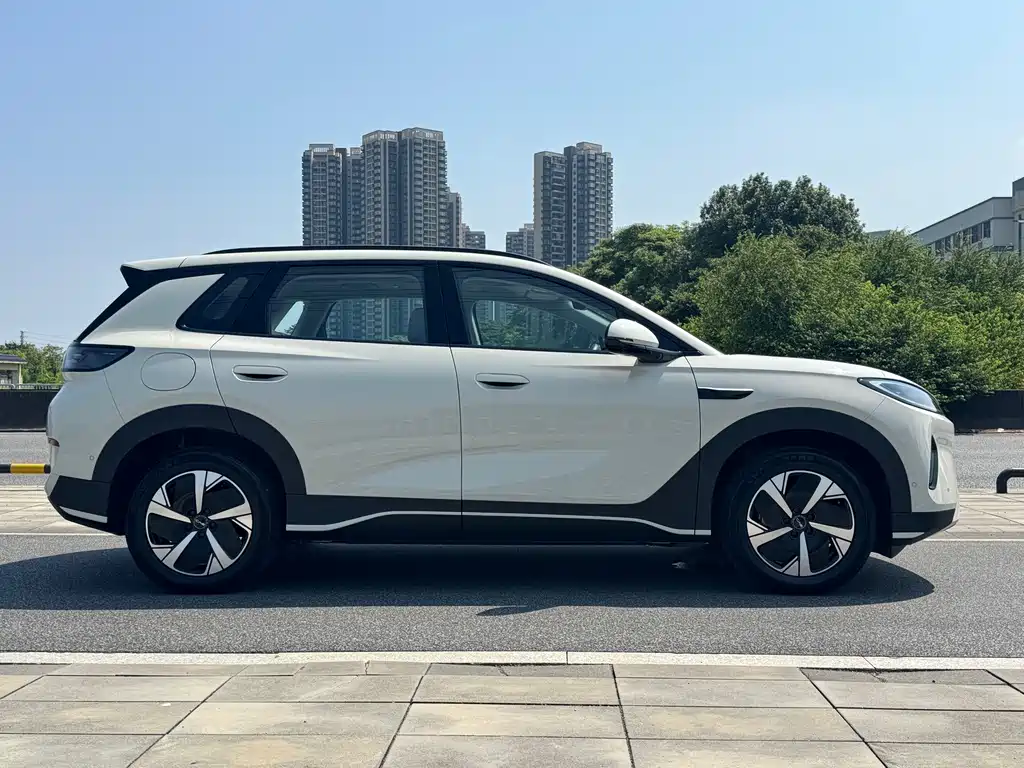 BYD Sealion 05 EV 2025 — фото 4