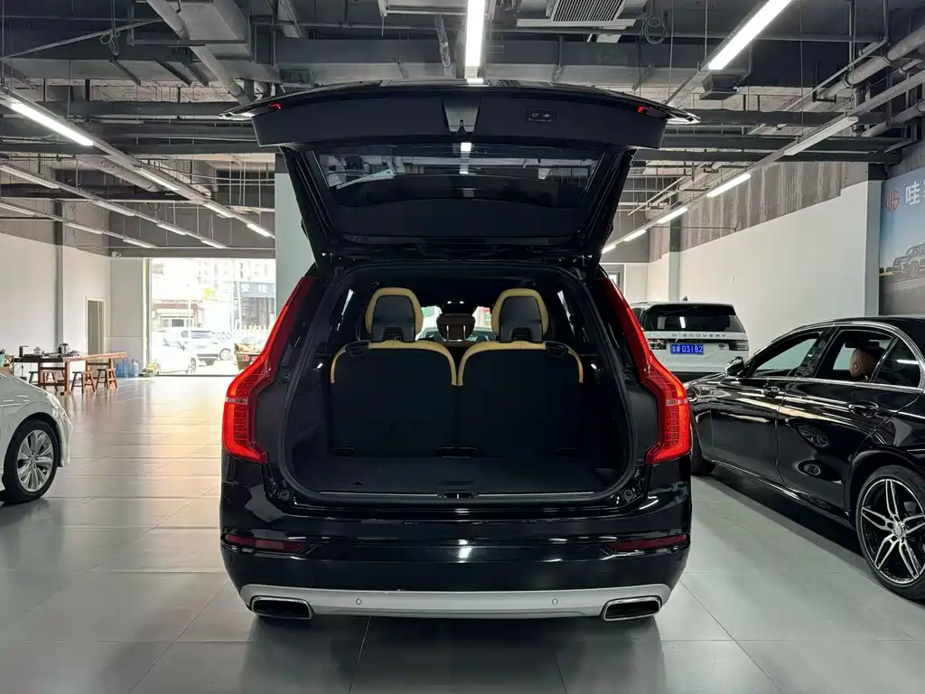 Volvo XC90 2017 — фото 8