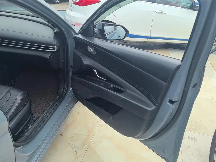 Hyundai Elantra 2022