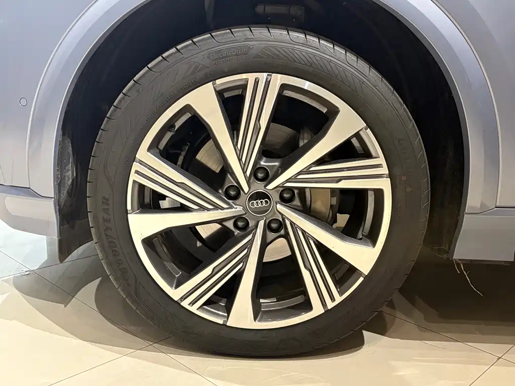 Audi Q6L e-tron 2026
