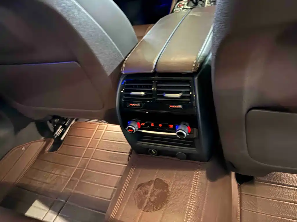BMW 5 Series New Energy 2019 — фото 19