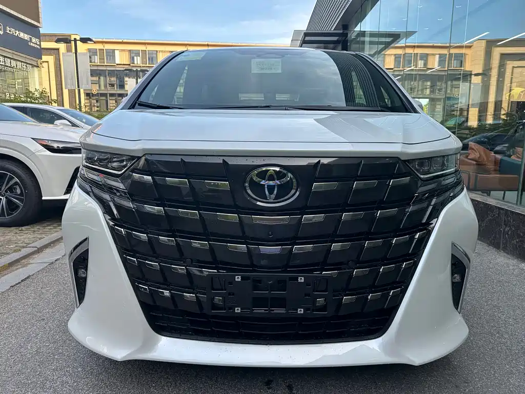 Toyota Alphard — фото 2