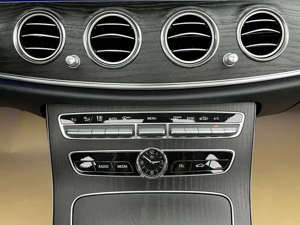 Mercedes-Benz E-Class 2019 — фото 23