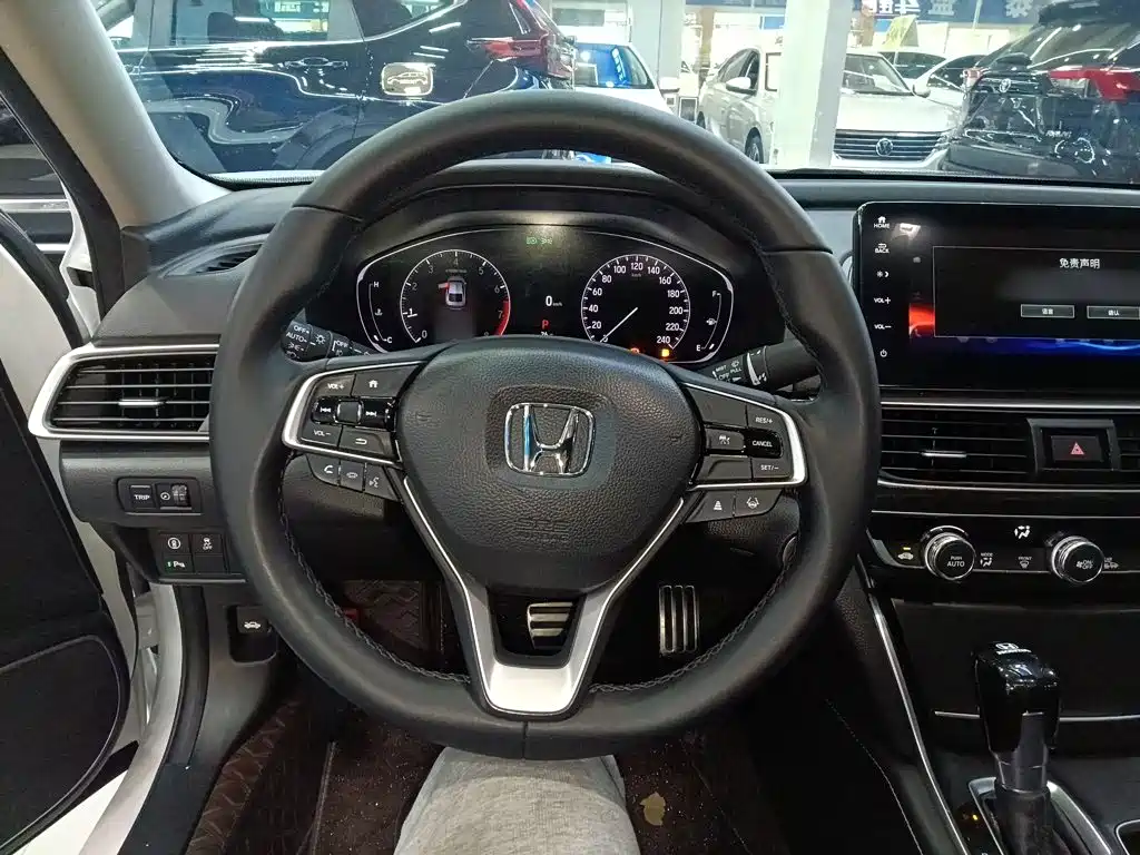 Honda Accord 2022 — фото 11