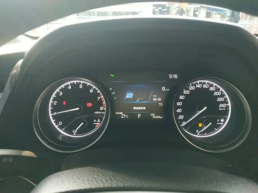 Toyota Camry 2020 — фото 12