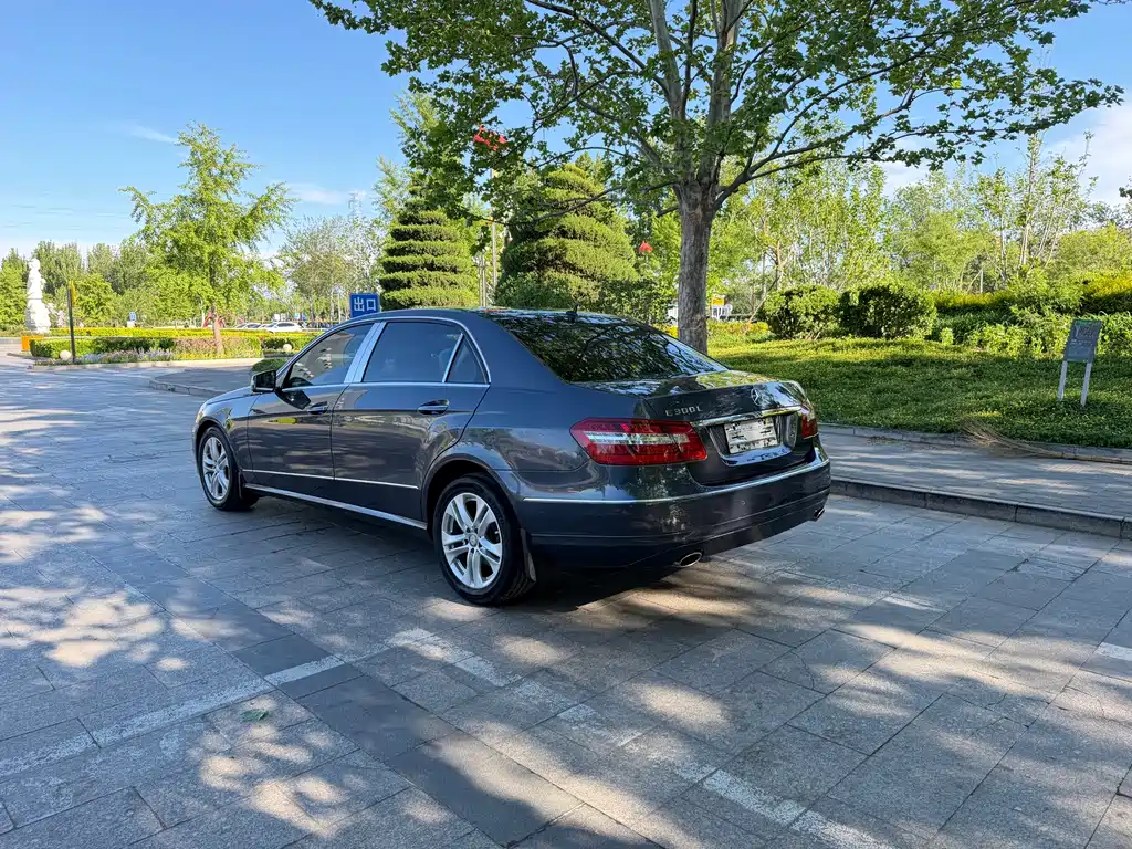 Mercedes-Benz E-Class 2010