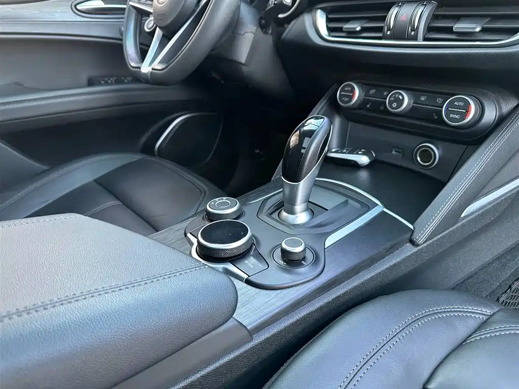 Alfa Romeo Stelvio 2018 — фото 19