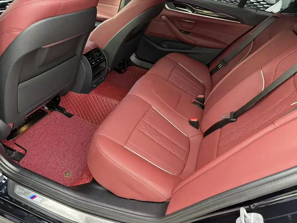 BMW 5 Series 2023 — фото 10