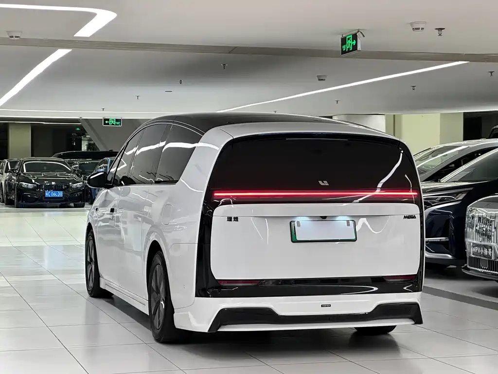 Li Auto Li MEGA 2025
