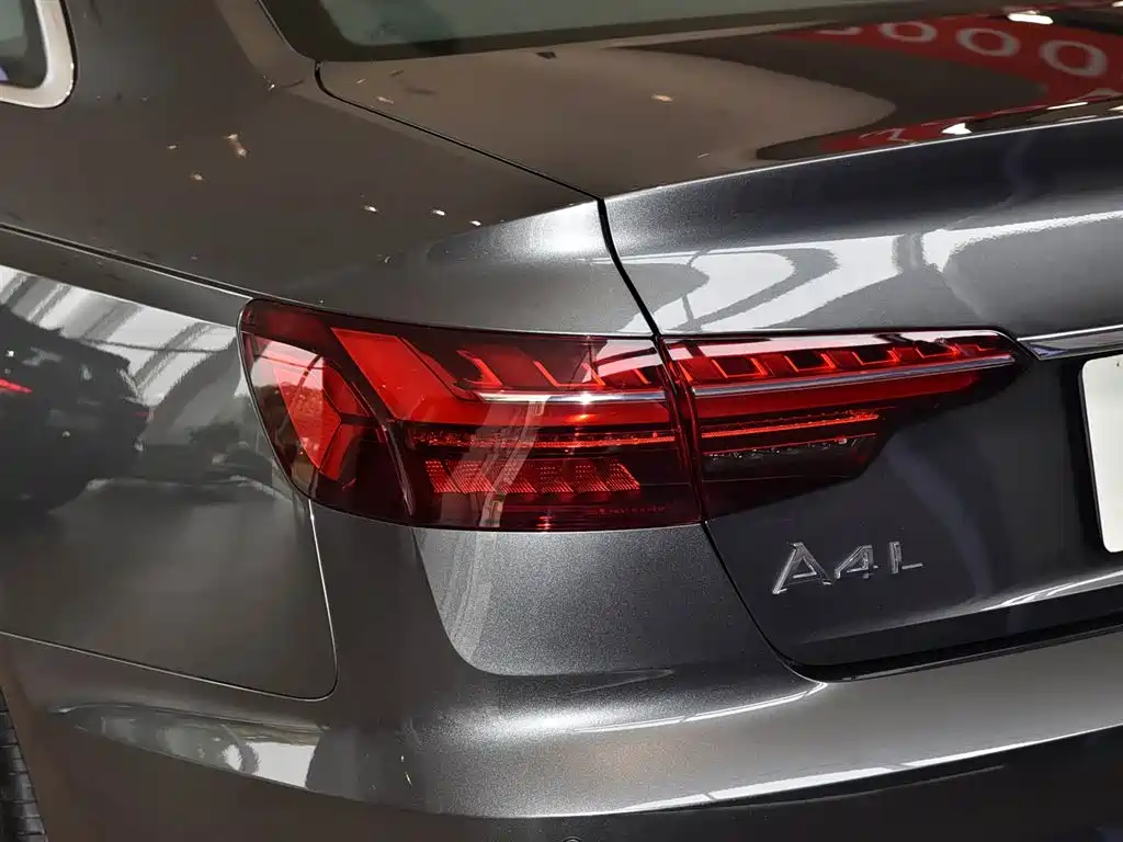 Audi A4L 2022 — фото 15