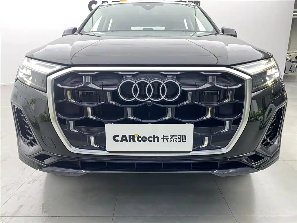 Audi Q7 2025 — фото 34