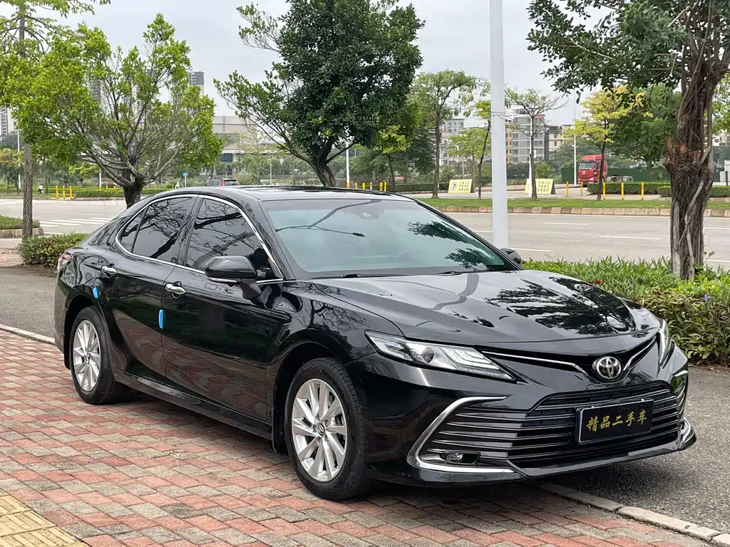 Toyota Camry 2023 — фото 3