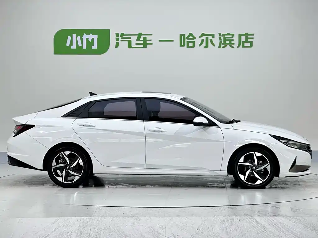Hyundai Elantra 2022