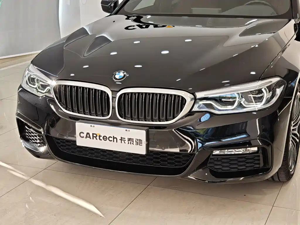 BMW 5 Series 2018 — фото 22