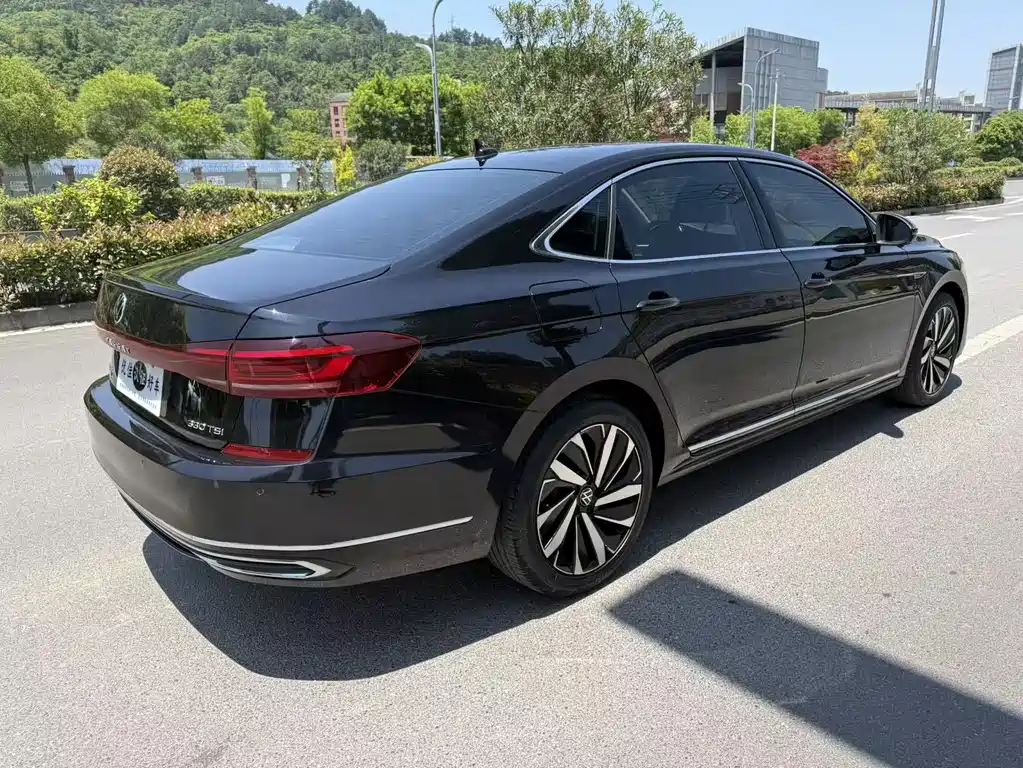 Volkswagen Passat 2022 — фото 12