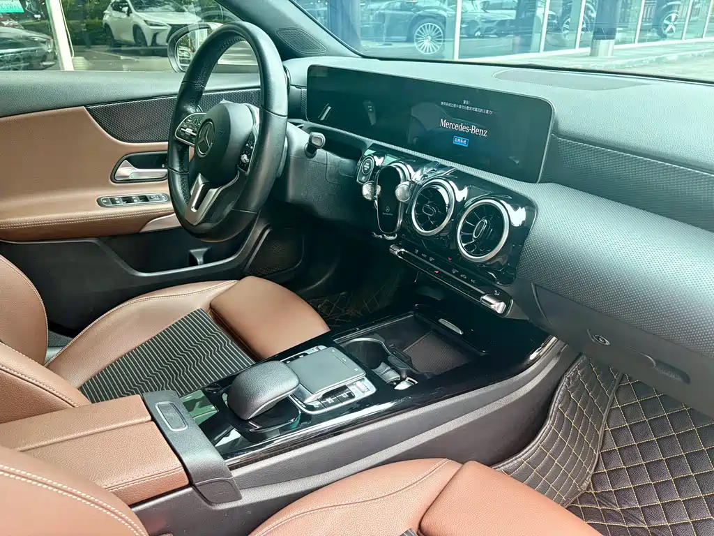 Mercedes-Benz A-Class 2019 — фото 14