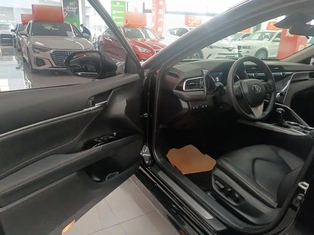 Toyota Camry 2020 — фото 16
