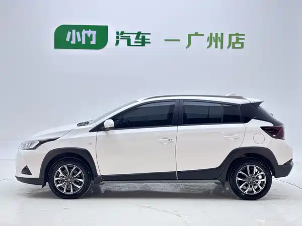 Toyota Yaris L 2023