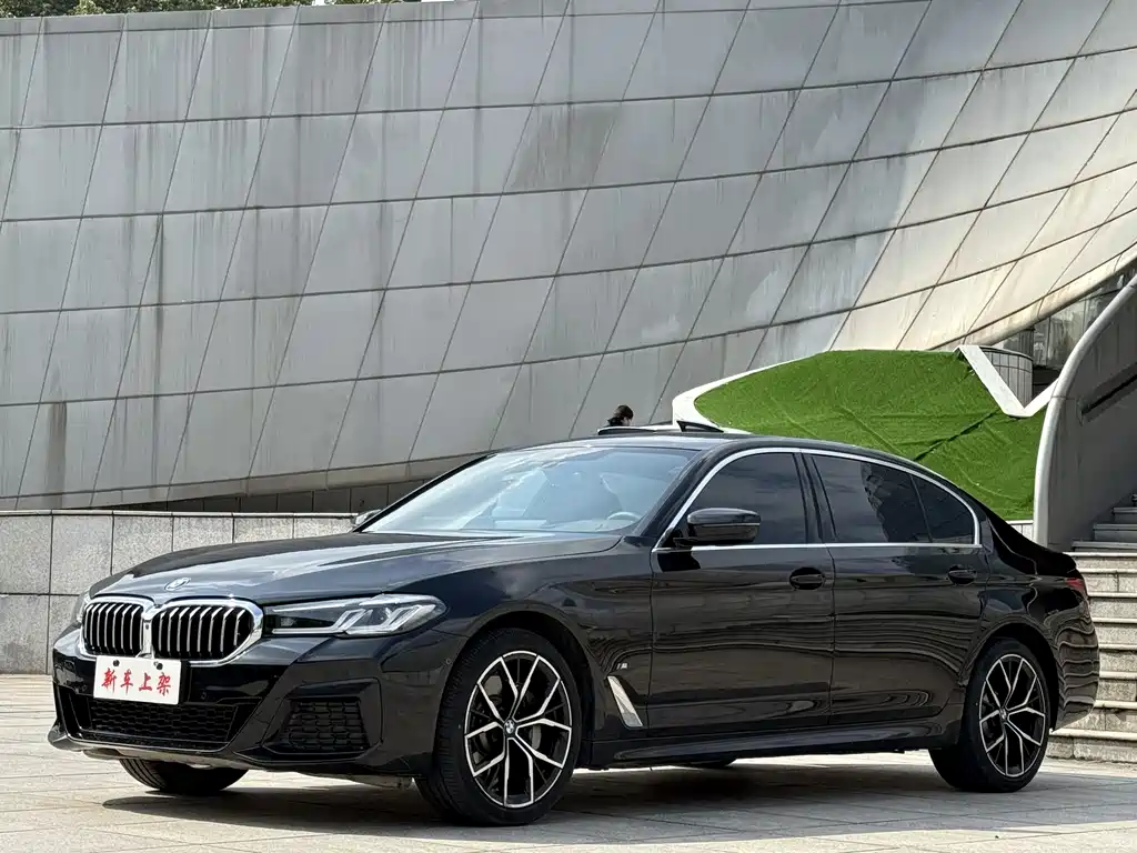 BMW 5 Series 2021 — фото 1