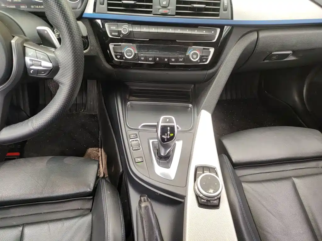 BMW 3 Series 2018 — фото 14