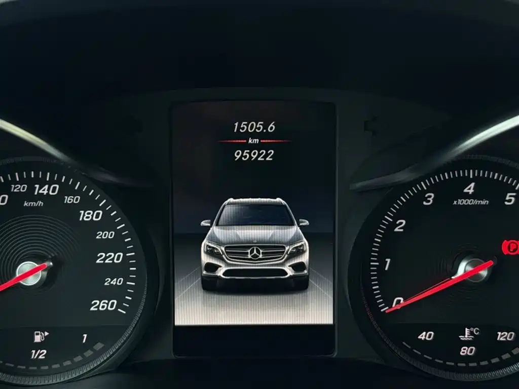 Mercedes-Benz GLC 2018 — фото 13