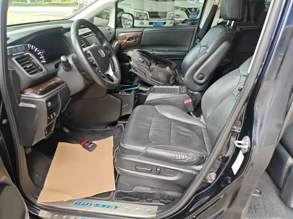 Honda Odyssey 2016 — фото 15