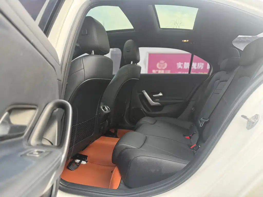 Mercedes-Benz A-Class 2022 — фото 12