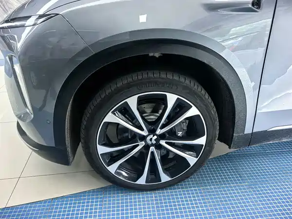 NIO ES8 2025