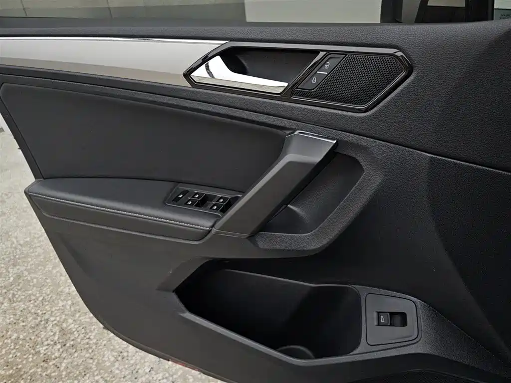 Volkswagen Tiguan L 2020 — фото 8