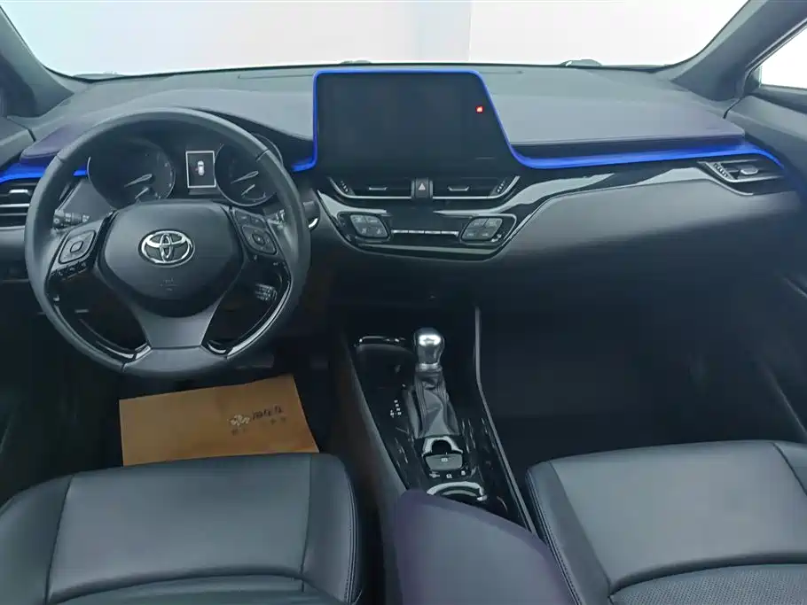 Toyota C-HR 2020 — фото 12