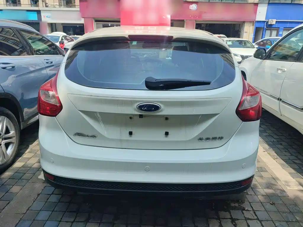 Ford Focus 2015 — фото 4